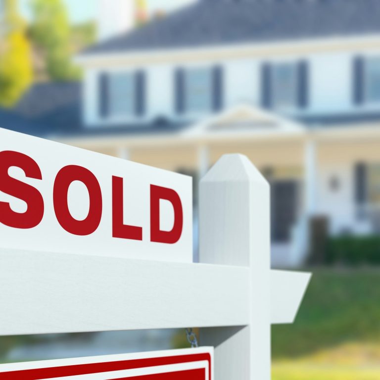 Cartel de SOLD tras venta express de vivienda en Málaga